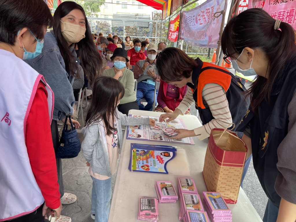 小朋友熱情參與婦幼小遊戲